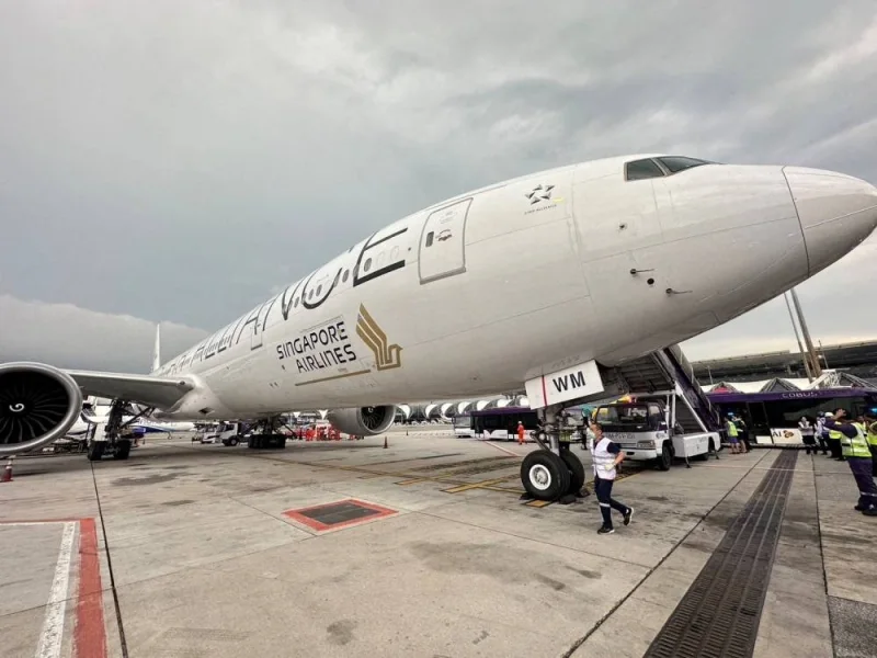 A Singapore Airlines aircraft is seen on tarmac after requesting an emergency landing at Bangkok&#039;s Suvarnabhumi International Airport, Thailand, on May 21. Pongsakornr Rodphai/Handout via REUTERS
