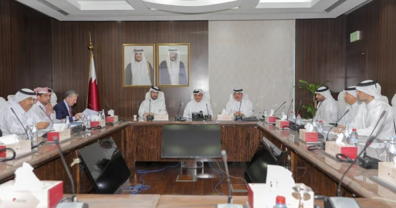 Qatar Chamber chairman Sheikh Khalifa bin Jassim al-Thani, who is also chairman of the Insurance Committee, presided over the meeting in the presence of Sheikh Mohamed bin Ahmed bin Saif al-Thani, director of the Insurance Supervision Department at the Qatar Central Bank, and several QCB experts.