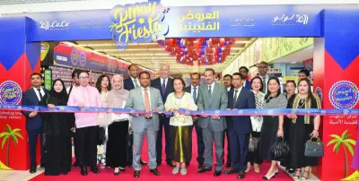 Philippine ambassador Lillibeth V Pono leading the ribbon-cutting and cake slicing ceremony during the inauguration of ‘Pinoy Fiesta’, a grand retail festival featuring the best-loved Filipino culinary and speciality products across all LuLu hypermarkets in Qatar. Joining the ambassador are officials from the Philippine embassy and other dignitaries, including Dr Mohamed Althaf, director, LuLu Group, other senior officials from LuLu Hypermarket, as well as leading Filipino business groups operating in Qatar. PICTURES: Shaji Kayamkulam.