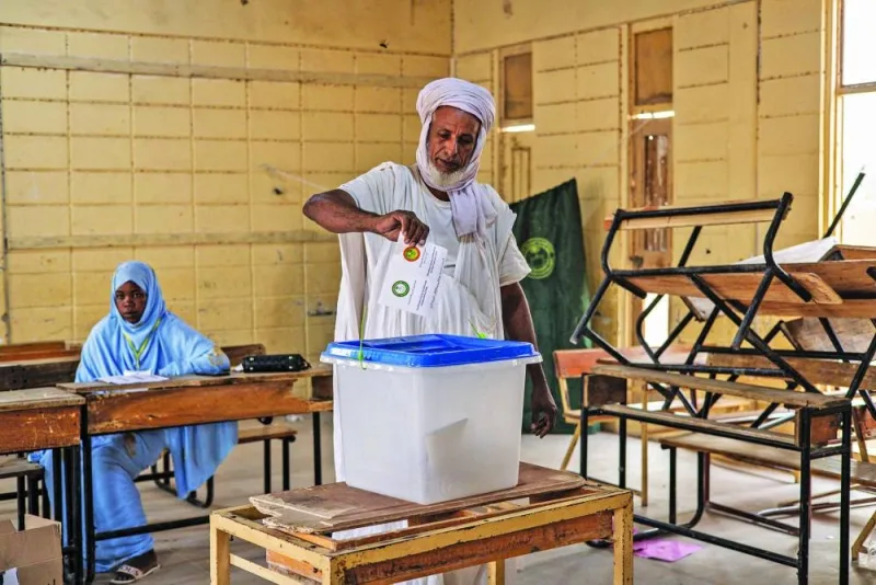 
A voter casts his ballot at a voting station in Nouakchott, yesterday. 