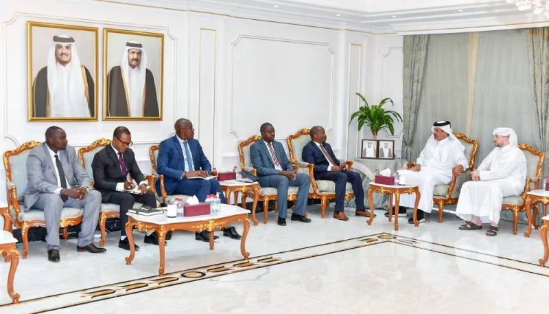 Qatar Chamber first vice-chairman Mohamed bin Towar al-Kuwari held a meeting yesterday with a business delegation from Burundi led by Victor Ndabaniwe, chief of the board of the Teacher&#039;s Housing Foundation.
Isidore Ntirampeba, ambassador of Burundi to Qatar, also attended the meeting.