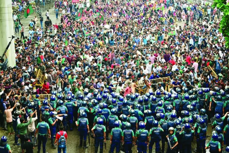 Students scuffle with police during a protest to demand merit-based system for civil service jobs in Dhaka yesterday. 