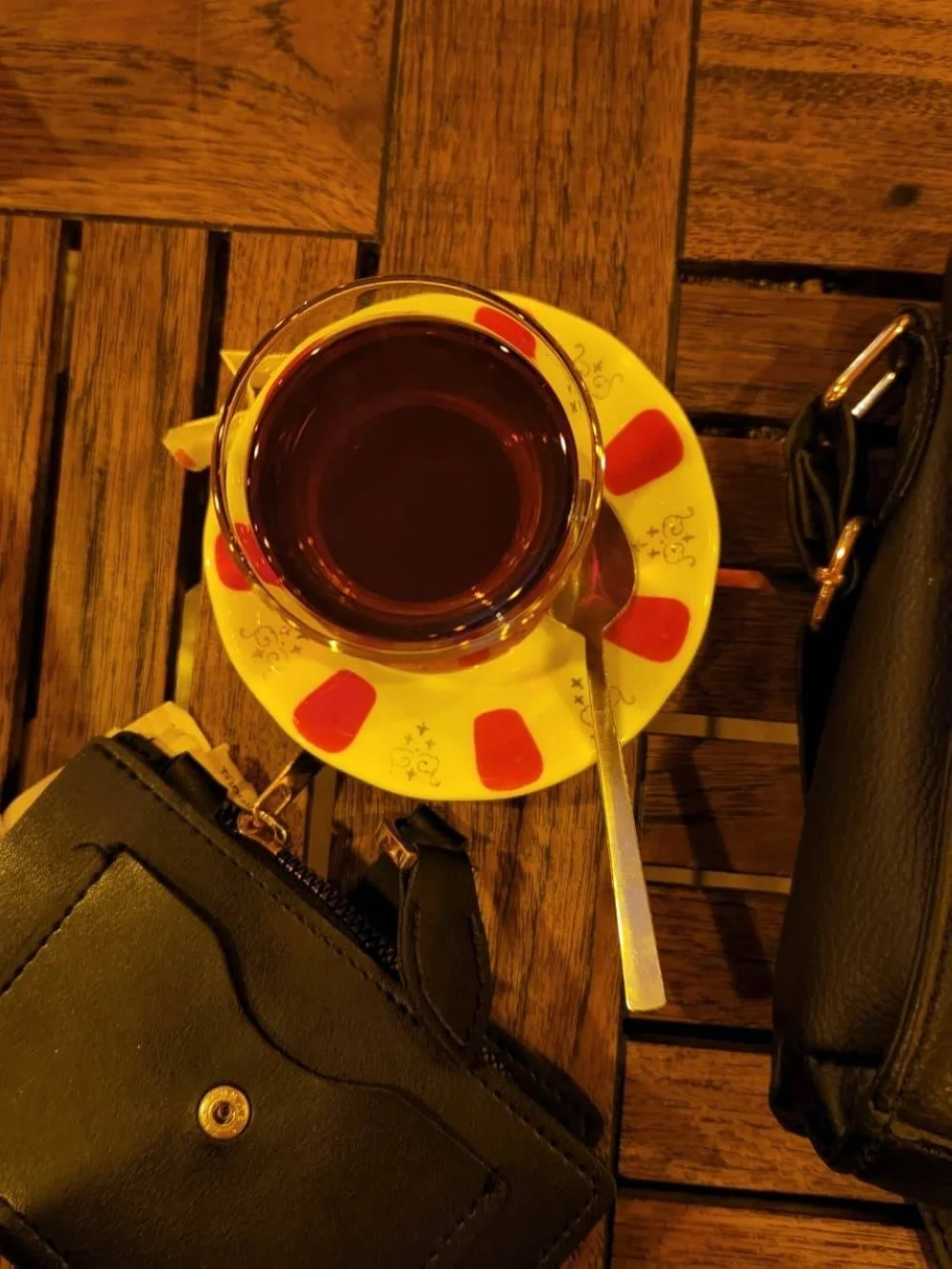 -sipping turkish Çay