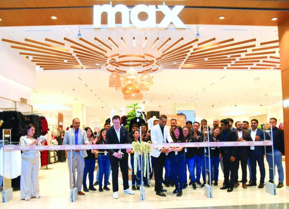 Shumalan Naicker and Michael Moles with the Max team.