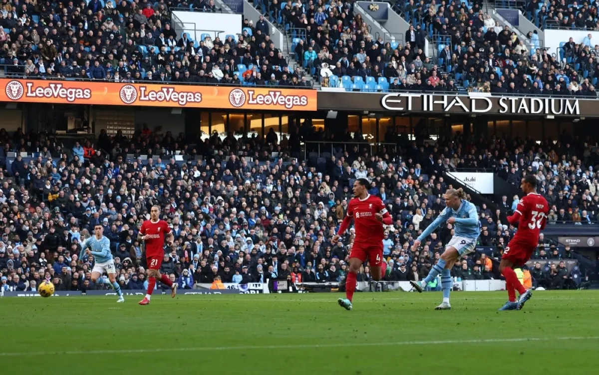 Late penalty rocks Man City as Palace hold champions