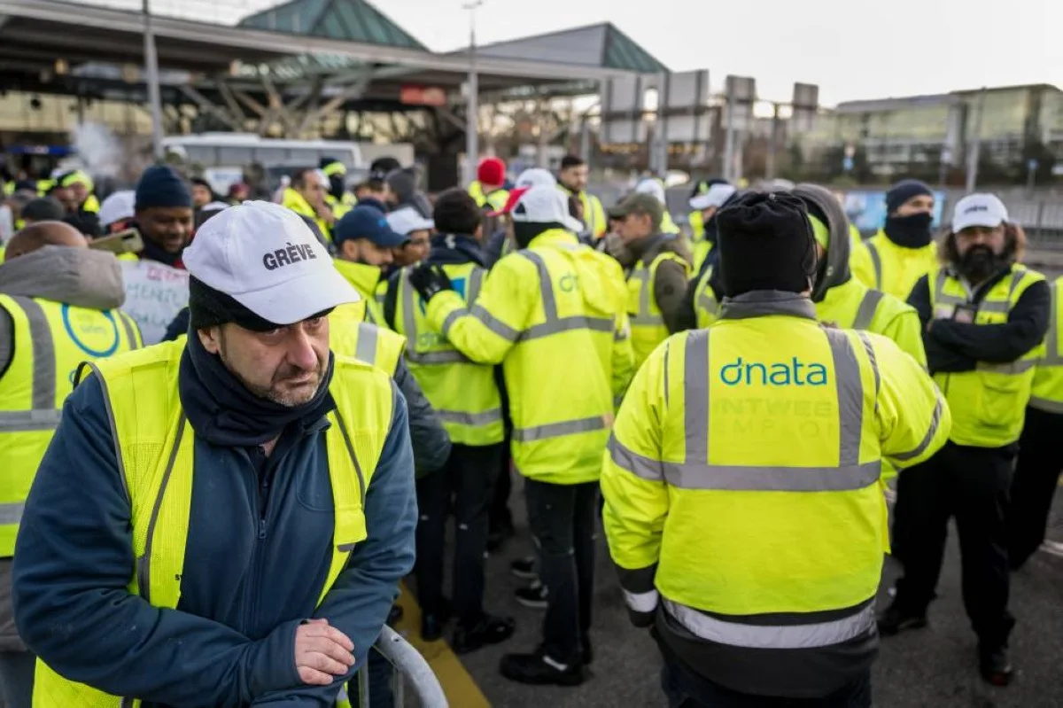 GENEVA: Strikers hold a picket line outside Geneva International Airport, after dozens of ground staff went on strike over a wage dispute with their employer, the Dubai National Air Travel Agency (DNATA) delaying flights during the busy holiday season, in Geneva, on December 24, 2023. – AFP