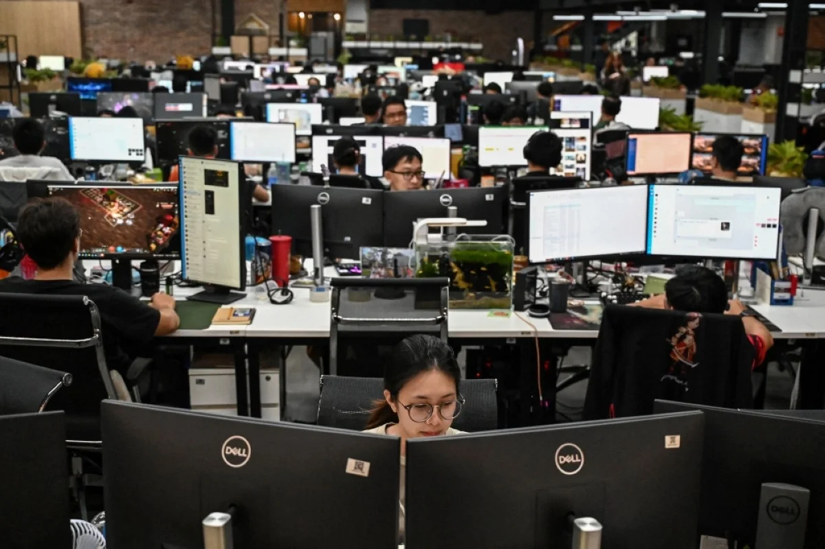 HO CHI MINH CITY: Photo shows workers on their computers at the headquarters of Vietnamese internet firm VNG in Ho Chi Minh City. – AFP photos