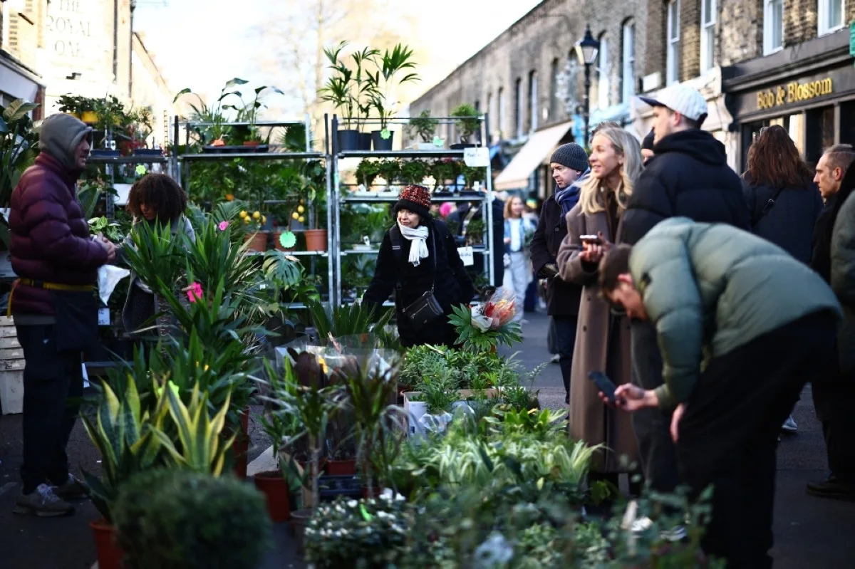 LONDON: Customers buy plants on stalls at Columbia Road Flower Market, in east London on January 7, 2024.- AFP