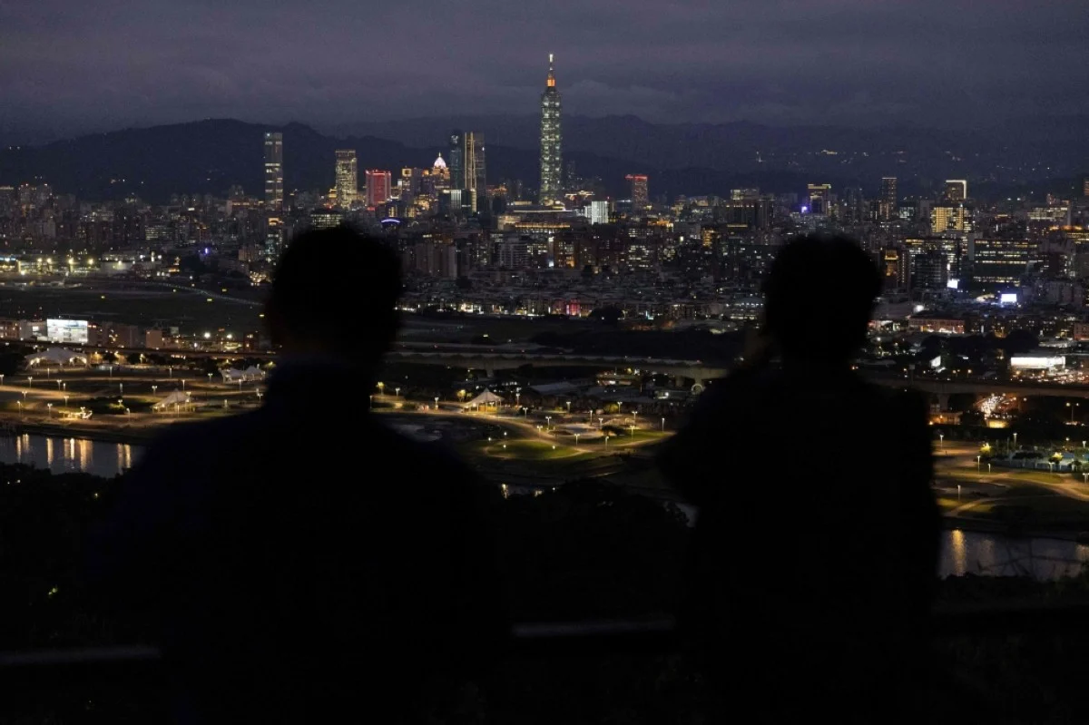 TAIPEI: People look towards a view of Taipei 101 and the skyline from Jiantanshan in Taipei on January 9, 2024. – AFP