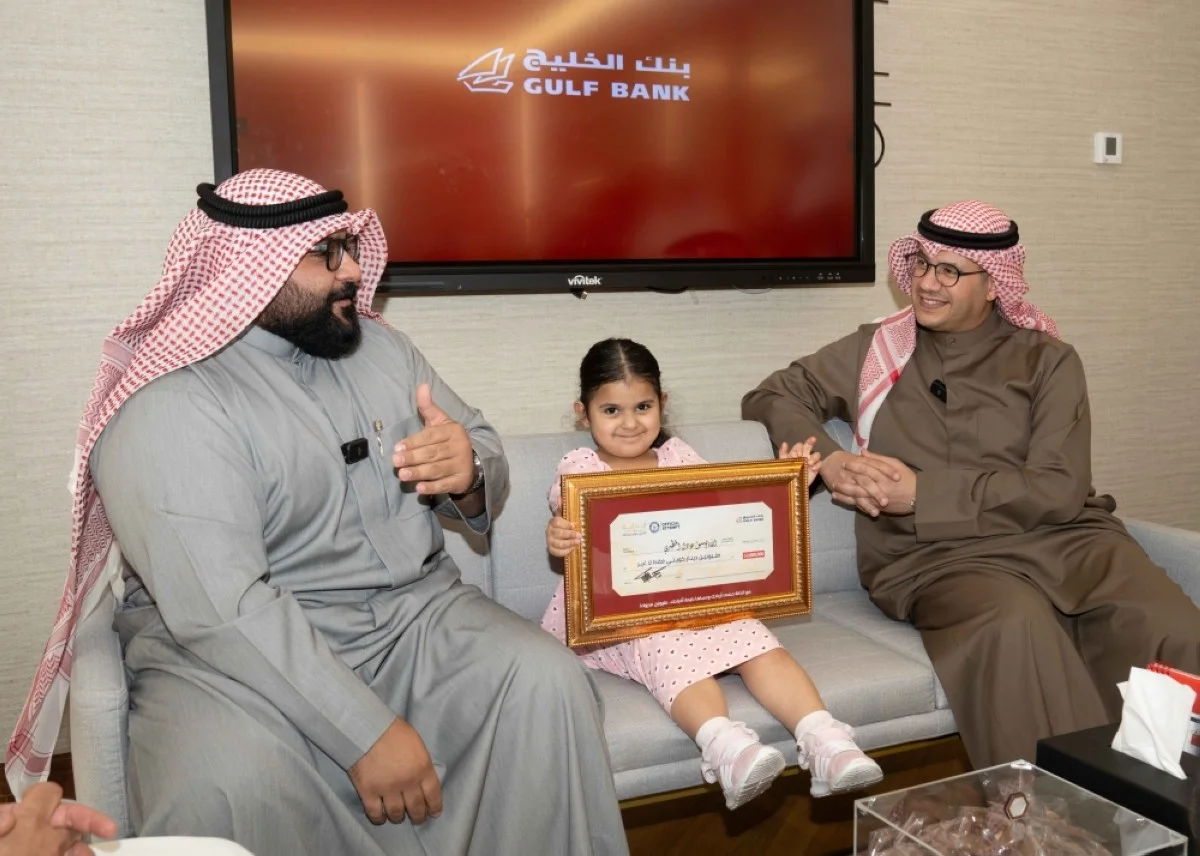 Mohammad Al-Qattan receives the youngest millionaire who won the biggest prize.