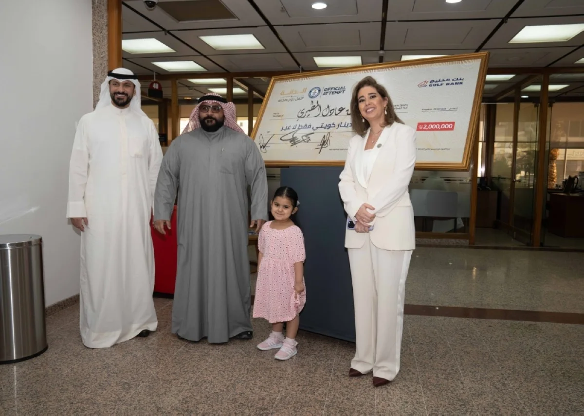 Najla Al-Essa (right) and Ahmed Al-Amir 9left) pose for a group photo with the winner and her father.