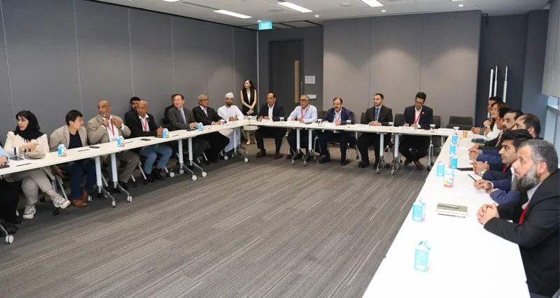 سلطنة عمان وسنغافورة تبحثان التعاون الصناعي والتجاري وتقنية المعلومات