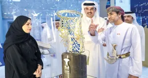 أمير قطر يزور جناح سلطنة عمان بمعرض الدوحة الدولي للكتاب