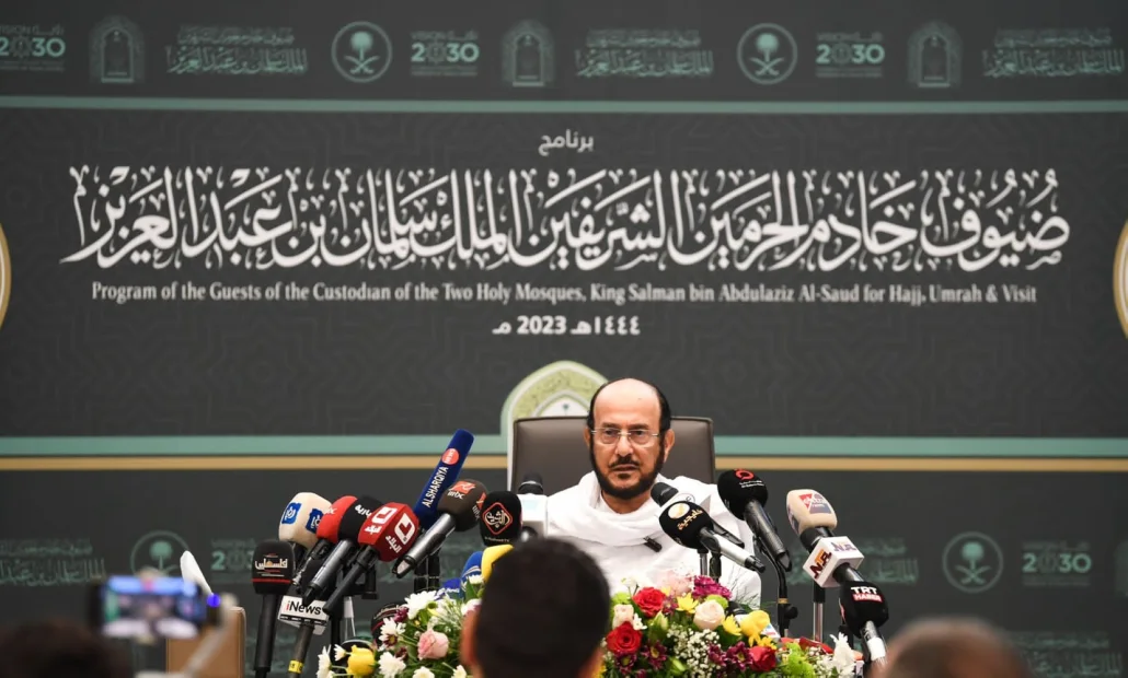 وزير الشؤون الإسلامية والدعوة والإرشاد خلال المؤتمر الصحفي