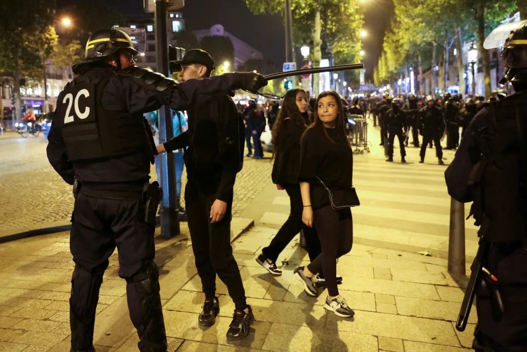 الشرطة الفرنسية تنتشر في جميع أزقة العاصمة