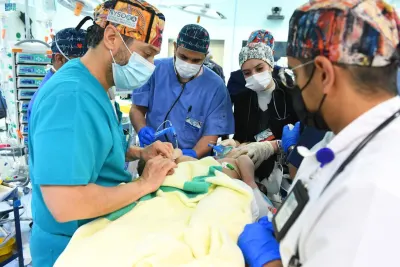 بدء عملية فصل السيامي السوري بمستشفى الحرس الوطني 
