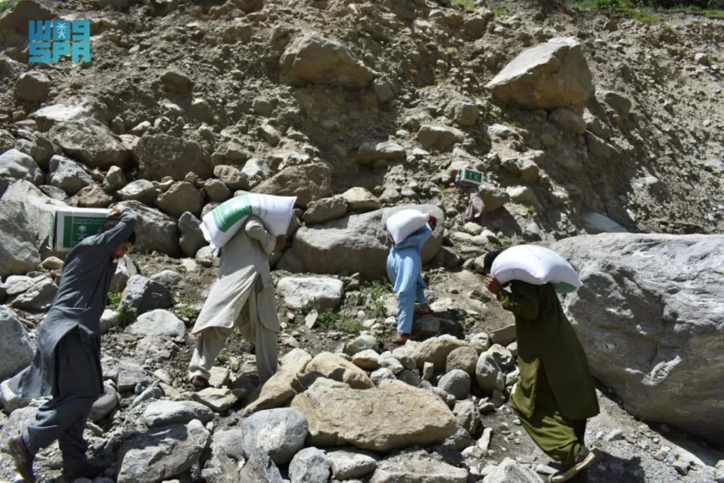 توزيع 1.3 ألف سلة غذائية لمتضرري الفيضانات بباكستان