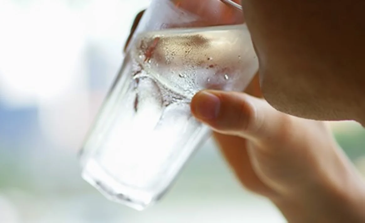 تناول الماء يزيد من مستويات الطاقة وتحسين الهضم