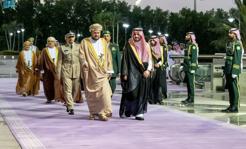 ممثل سلطان عُمان يصل إلى جدة
