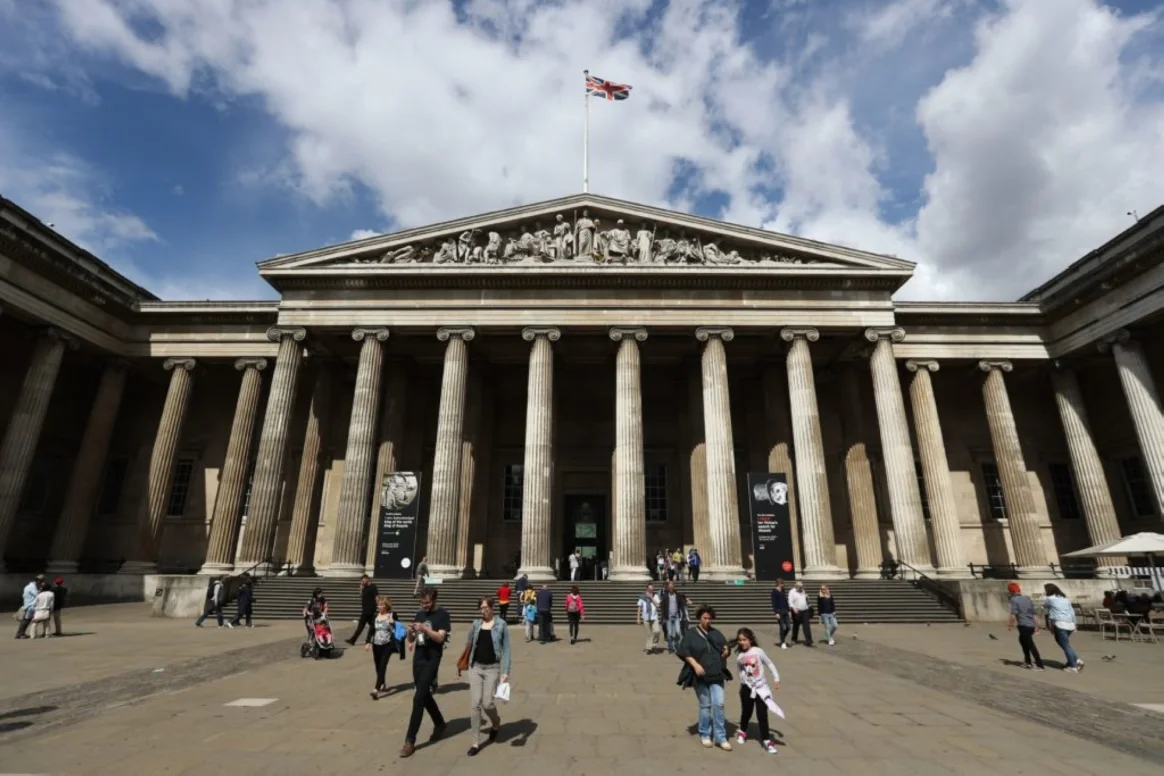 فصل عامل بالمتحف البريطاني بعد تعرض مقتنيات للسرقة