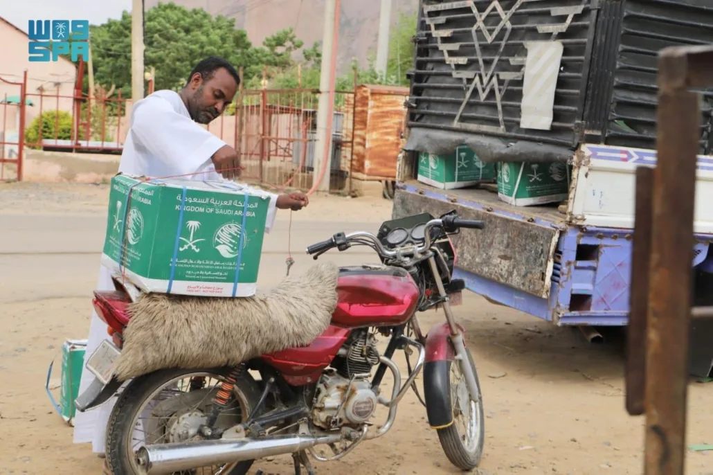 مركز الملك سلمان للإغاثة يوزع السلال الغذائية في السودان
