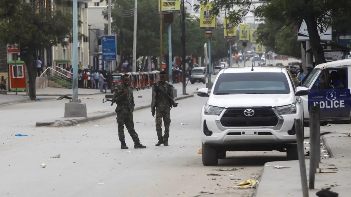 حكومة الصومال تواجه الإرهاب بحظر بعض مواقع التواصل