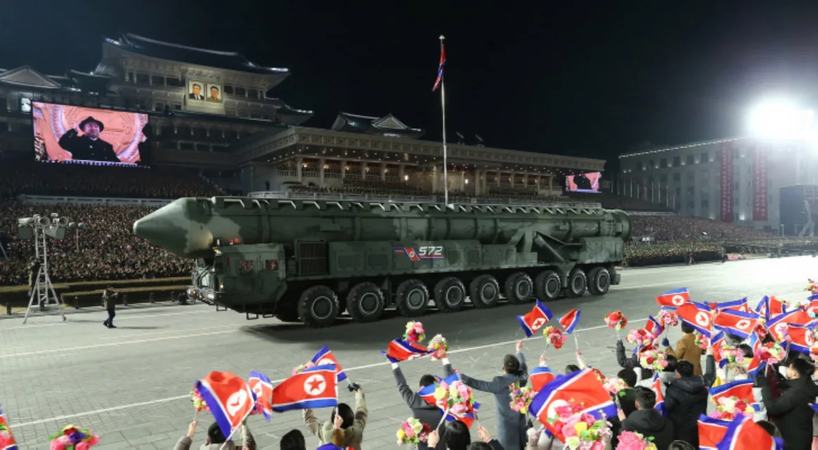 كوريا الشمالية تندد بالمناورات الأمريكية