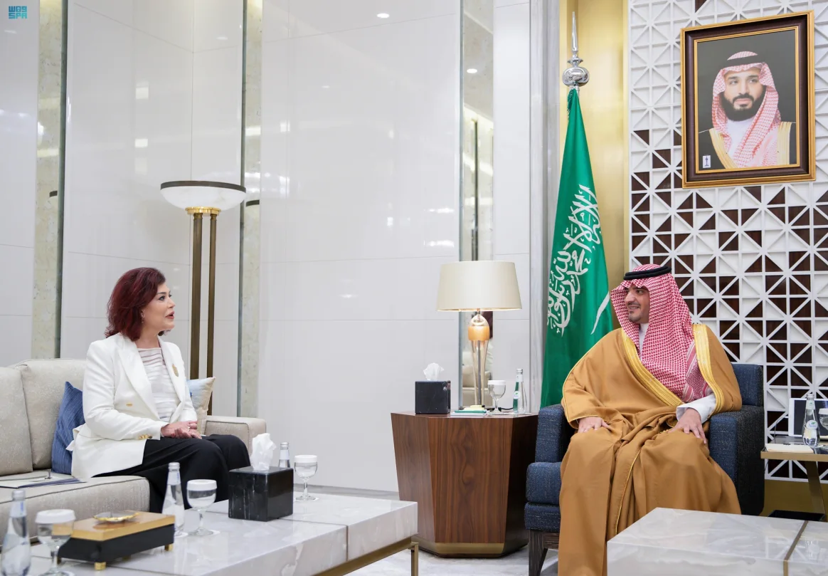  الأمير عبدالعزيز بن سعود يستقبل سفيرة جمهورية العراق لدى المملكة