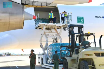 وصول طائرة "الإغاثة" الأولى لليبيا