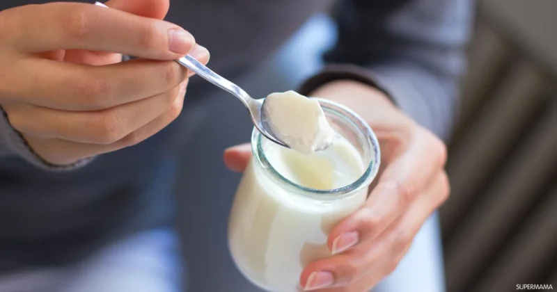  الحليب والزبادي: تشير الدراسات إلى أن تناول المشروبات الغنية بالكالسيوم مثل الحليب يمكن أن يقلل من خطر الإصابة بأمراض الكلى المزمنة.

فيما يعرف الزبادي بأنه علاج رائع لنقص الكالسيوم في الجسم، والذي يمكن أن يساعد أيضاً في محاربة تكوين الحصوات في الكلى.