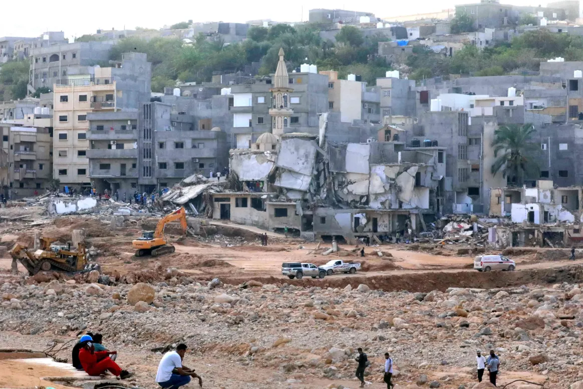 آلاف الأشخاص لقوا حتفهم بعد انهيار سدين في مدينة درنة
