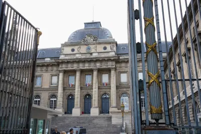 محكمة جنايات باريس تقضي بالسجن مدى الحياة بحق متورط في قتل شرطي وزوجته