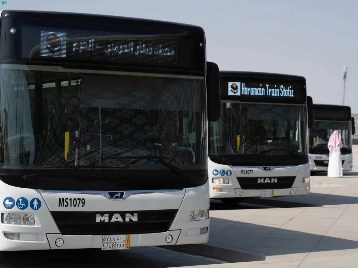 يتألف أسطول حافلات مكة من 400 حافلة