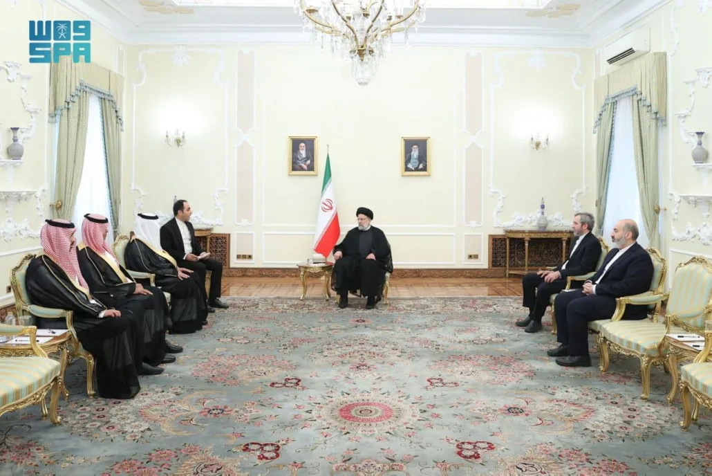 السفير العنزي خلال تقديم أوراق اعتماده لدى إيران