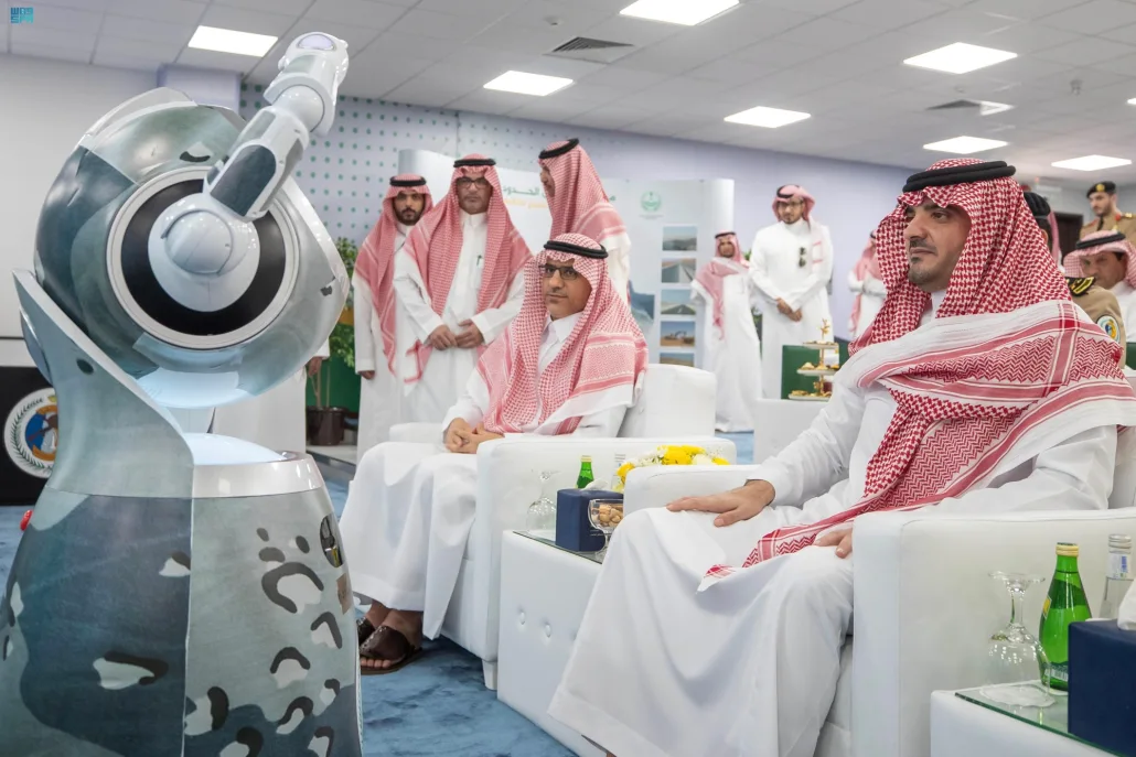  الأمير عبدالعزيز بن سعود يدشن عددًا من المشروعات التابعة للقطاعات الأمنية بالمنطقة الشرقية