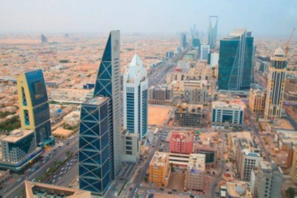 تأتي جهود أمانة الرياض في إطار تحسين المشهد الحضري