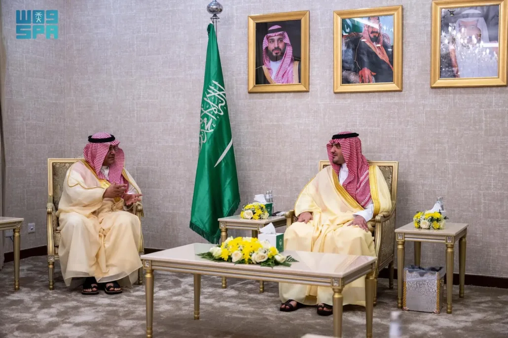 الأمير عبدالعزيز بن سعود يلتقي بعدد من أهالي محافظة حفر الباطن