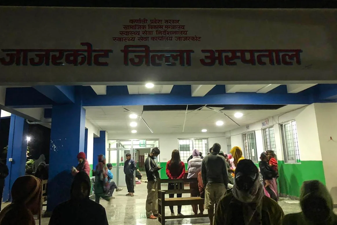 هزة أرضية ثانية تضرب نيبال وترفع عدد الضحايا إلى 119 قتيلا
