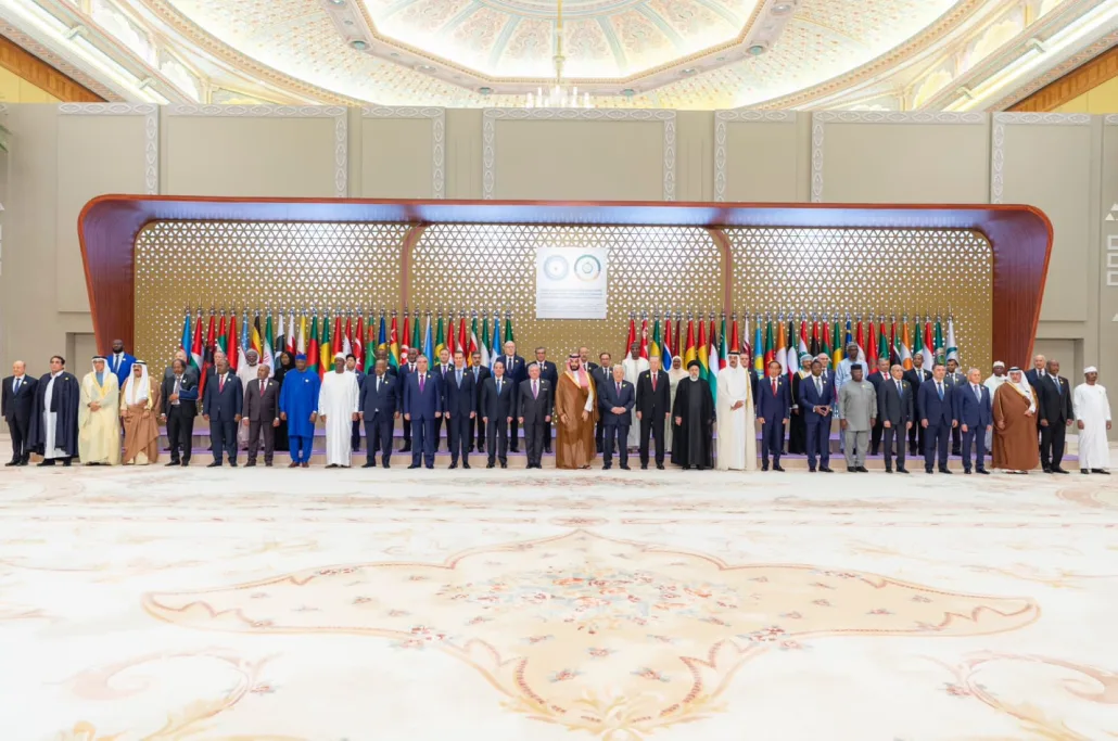 طالب القادة المجتمعون في الرياض، مجلس الأمن الدولي باتخاذ قرار حاسم ملزم يفرض وقف العدوان