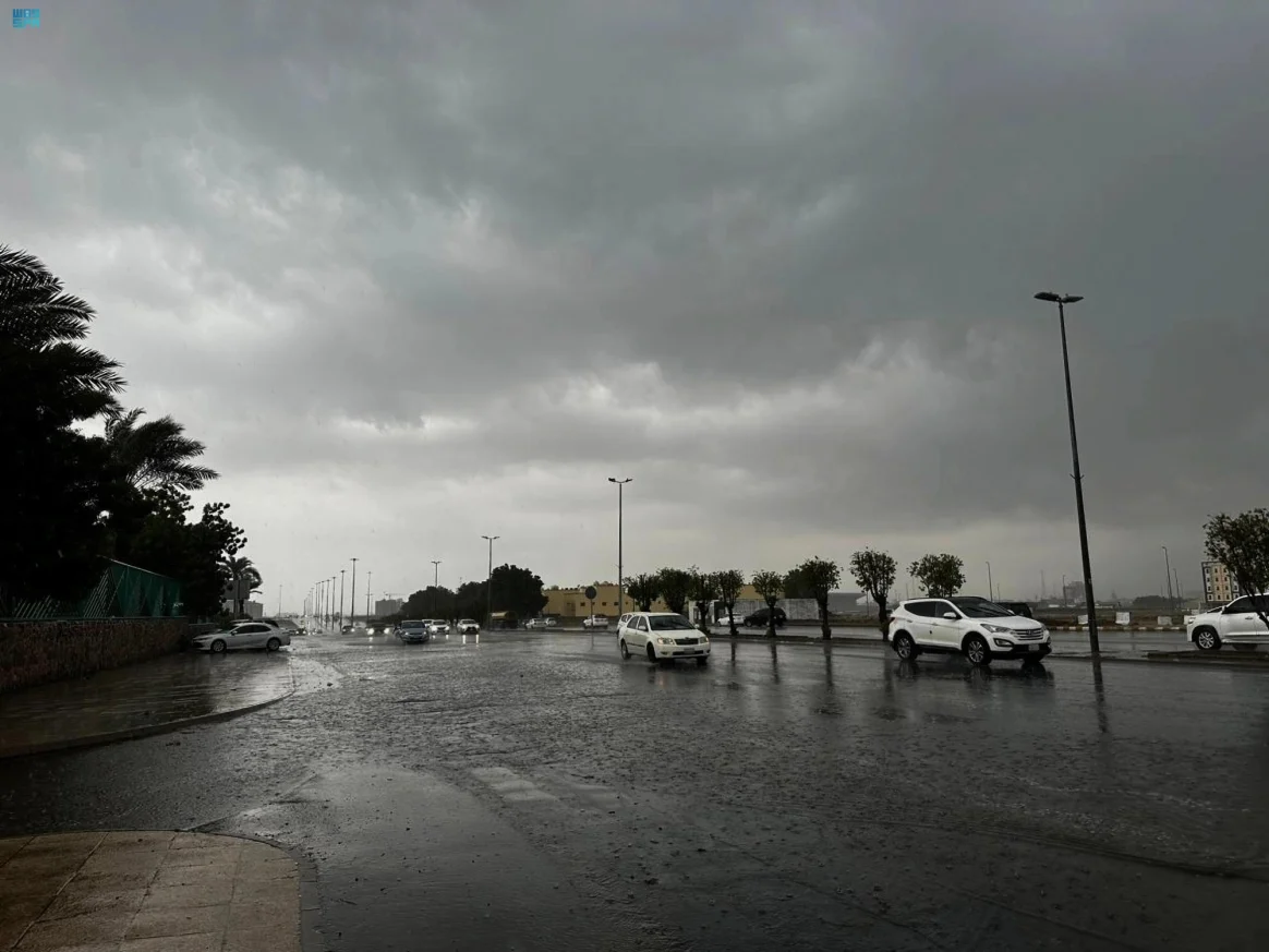 تتأثر معظم مناطق المملكة بفرص هطول الأمطار حتى الثلاثاء المقبل