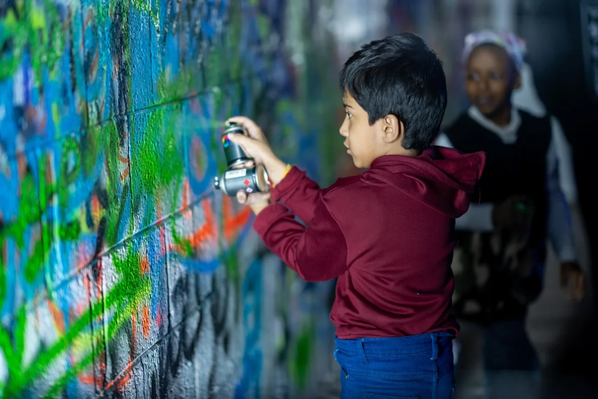 جمع المهرجان أيقونات الفن الجداري من أنحاء العالم