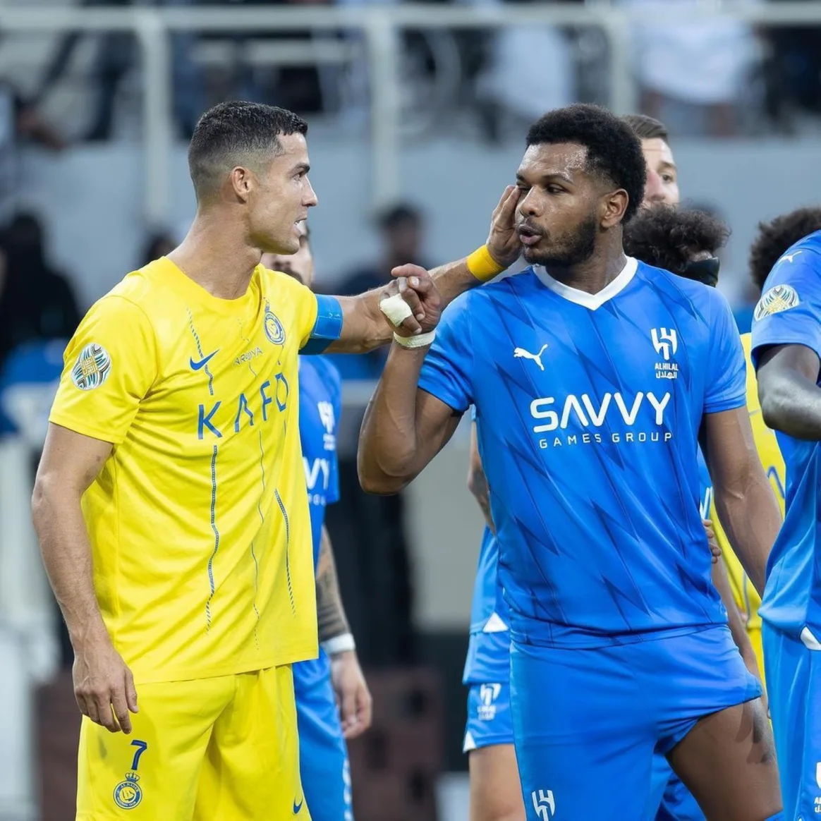 لاعب النصر رونالدو في مواجهة البليهي بديربي الرياض