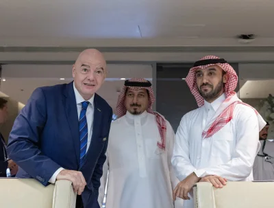  الأمير عبدالعزيز بن تركي الفيصل برفقة ياسر المسحل ورئيس الفيفا جياني إنفانتينو