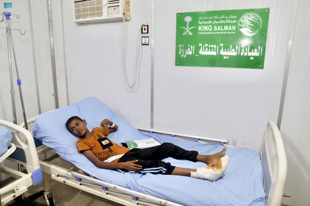 العيادات الطبية المتنقلة لمركز الملك سلمان للإغاثة في حرض تقدم خدماتها لـ 1.033 مستفيدًا