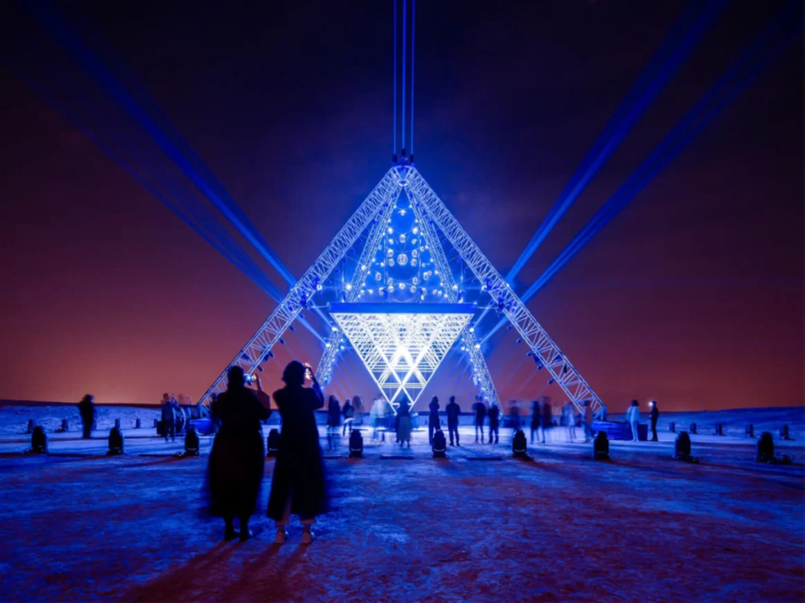 يعد نور الرياض أحد البرامج الهادفة لتحويل المدينة لمعرض فني مفتوح
