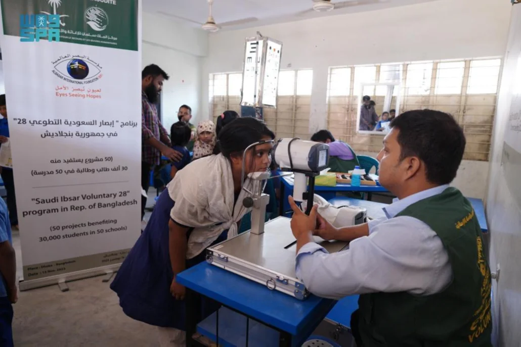  مركز الملك سلمان للإغاثة ينفذ برنامج إبصار السعودية التطوعي في جمهورية بنجلاديش 