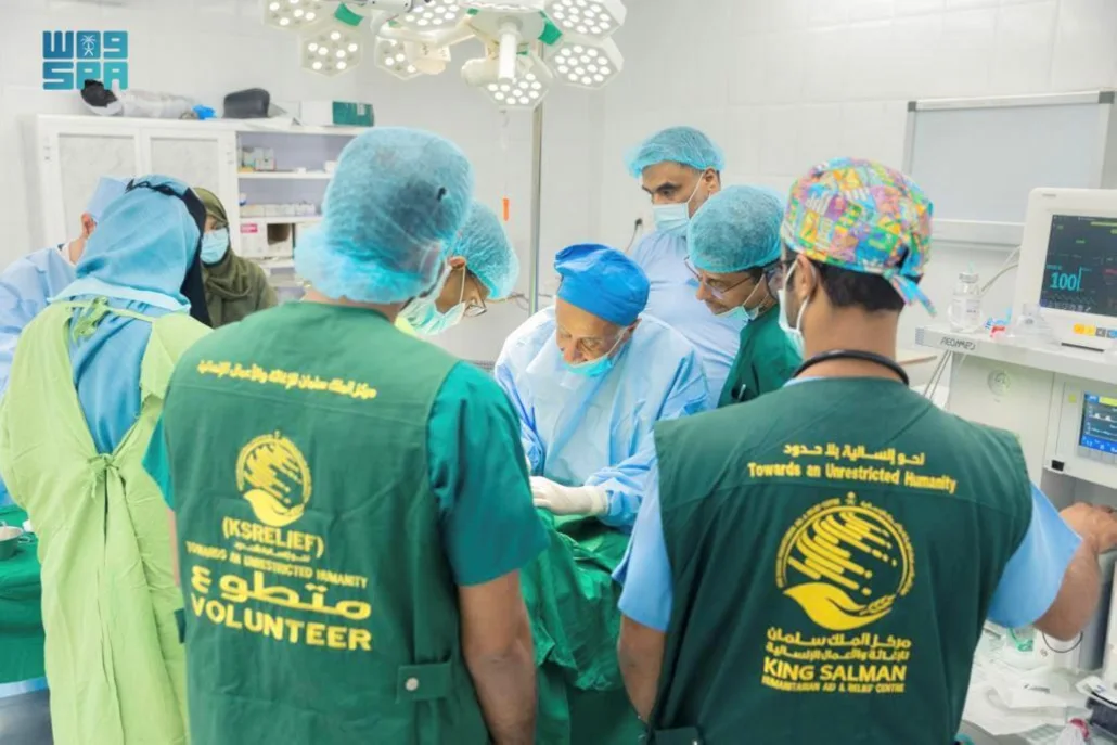 مركز الملك سلمان ينفذ المشروع الطبي التطوعي الثالث لجراحة التجميل والحروق بهيئة مستشفى سيئون العام بحضرموت