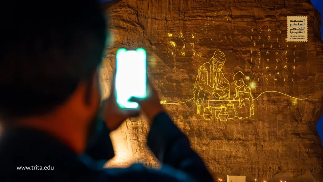 عروض ضوئية بصرية على جبل الفيل تتضمن تجسيد قصص الحِرف التقليديّة