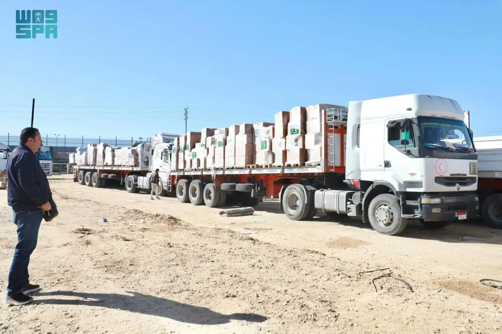 بلغ مجموع الشاحنات الإغاثية السعودية التي عبرت منفذ رفح الحدودي حتى الآن 172 شاحنة