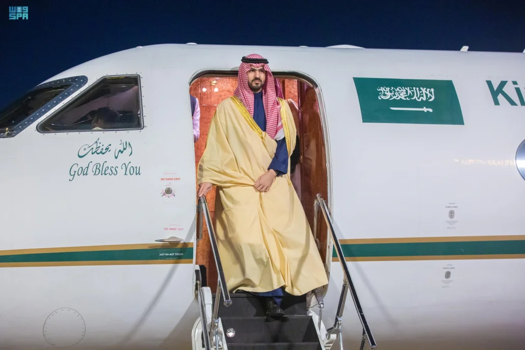 أمير المنطقة الشرقية يستقبل نائبه في مطار قاعدة الملك عبدالعزيز الجوية بالظهران